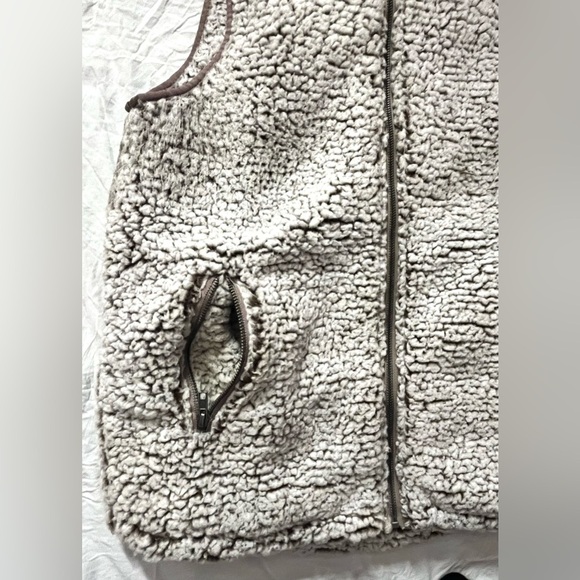 Thread + Supply Women’s Sherpa Fleece Vest Size Medium - Picture 5 of 13